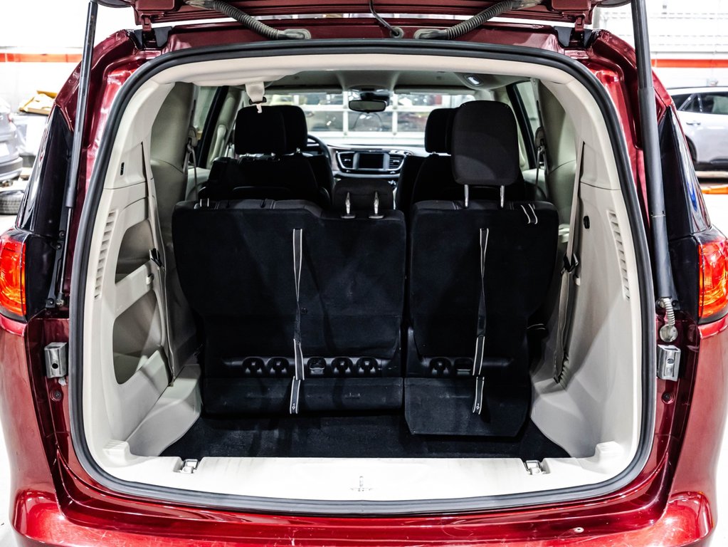 Chrysler Grand Caravan SXT 2023 à Lachenaie, Québec - 16 - w1024h768px