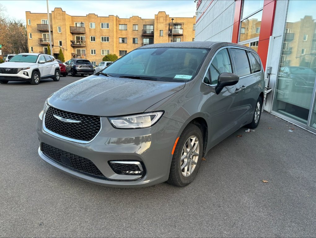 Pacifica Touring L 2023 à Montréal, Québec - 2 - w1024h768px