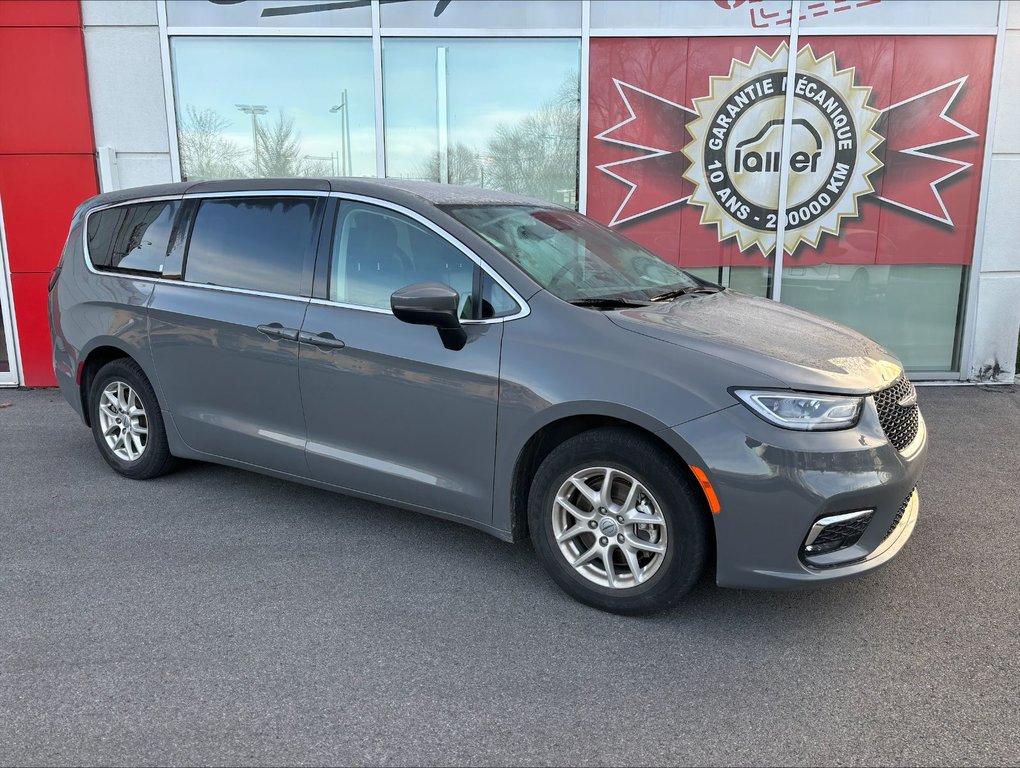 Pacifica Touring L 2023 à Montréal, Québec - 1 - w1024h768px