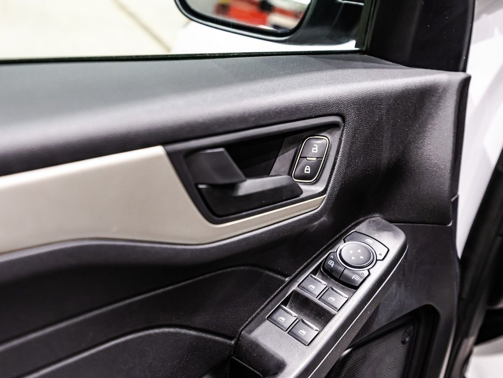 Ford Escape SE Hybrid 2022 à , Québec - 11 - w1024h768px