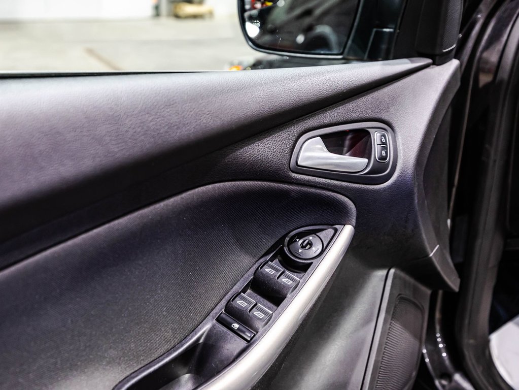 2016 Ford Focus Titanium in , Quebec - 12 - w1024h768px