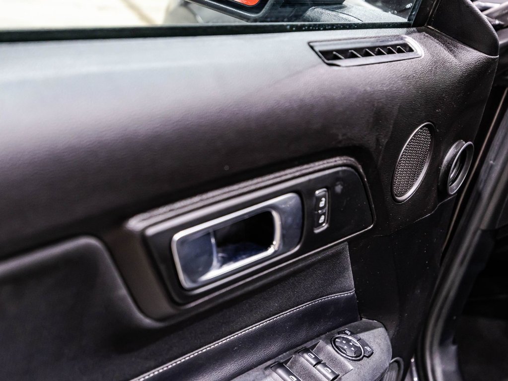 2022 Ford Mustang ECOBOOST in Montréal, Quebec - 11 - w1024h768px