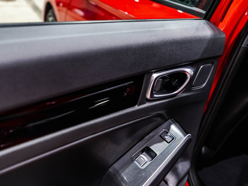 Honda Civic Sedan Hybrid TOURING 2025 à , Québec - 12 - w1024h768px