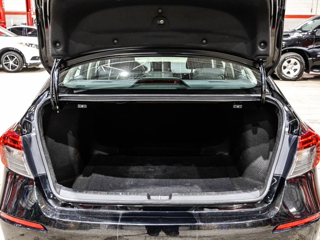 Honda Civic Sedan LX 2022 à , Québec - 15 - w1024h768px