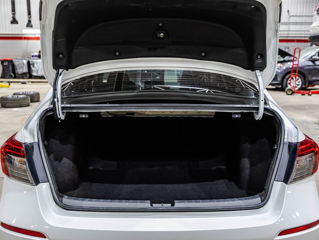 2022 Honda Civic Sedan LX in Montréal, Quebec - 15 - w1024h768px