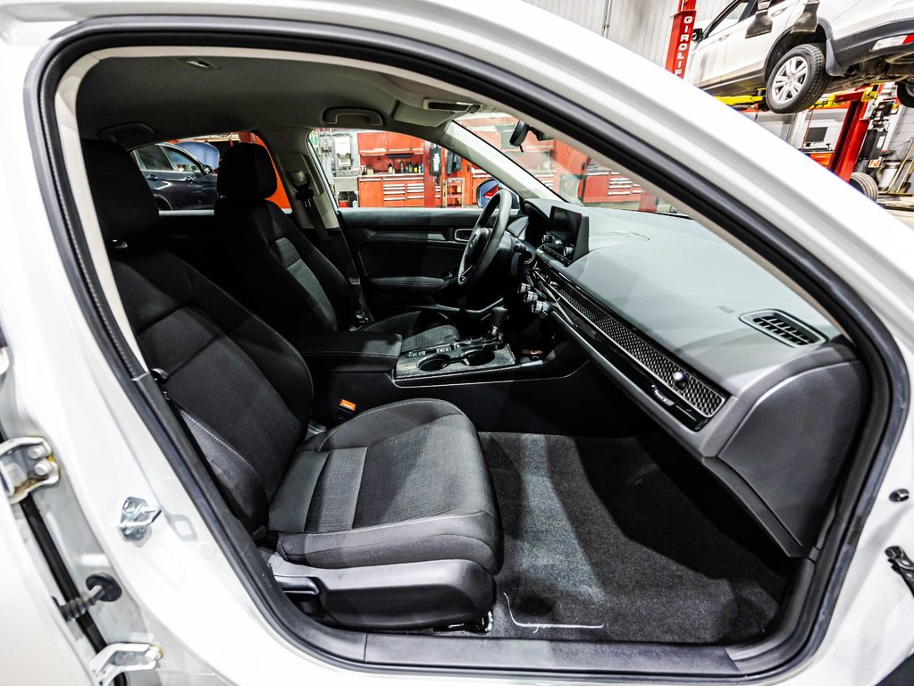 Honda Civic Sedan LX 2023 à , Québec - 17 - w1024h768px