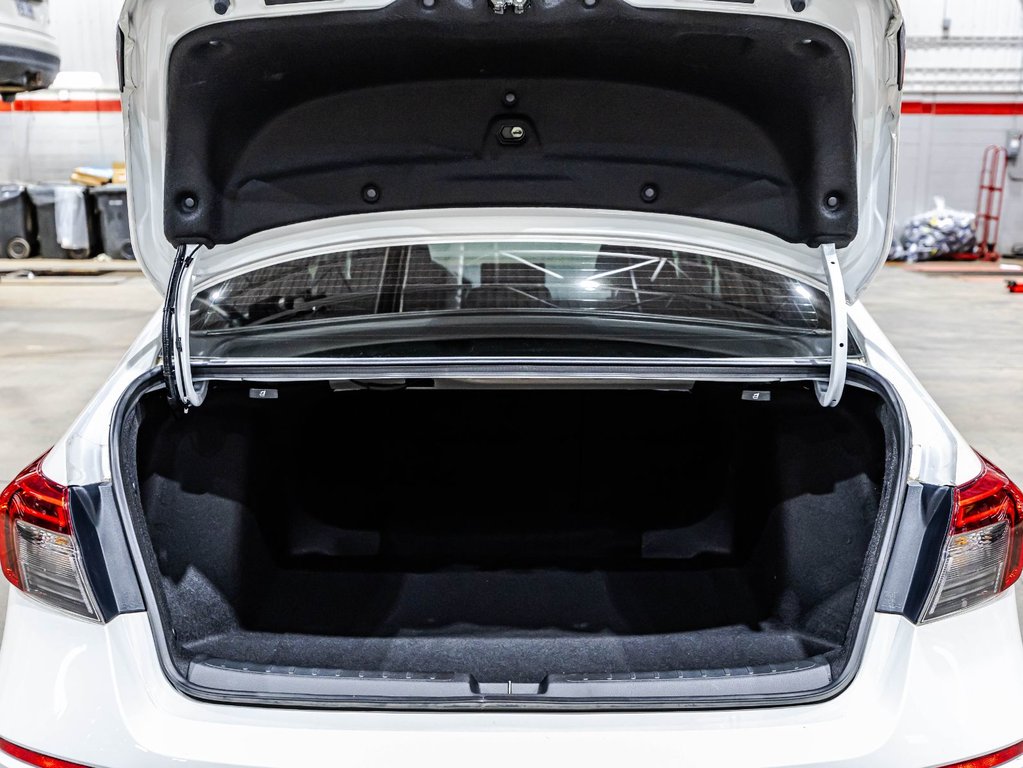 Honda Civic Sedan LX 2023 à , Québec - 15 - w1024h768px