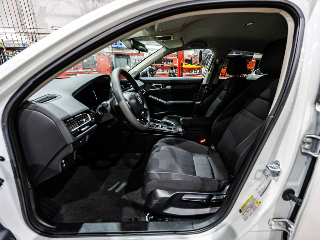 Honda Civic Sedan LX 2023 à , Québec - 18 - w1024h768px