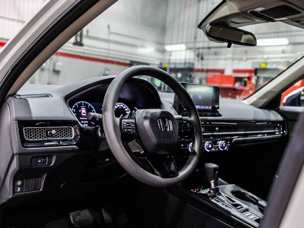 Honda Civic Sedan LX 2023 à , Québec - 19 - w1024h768px