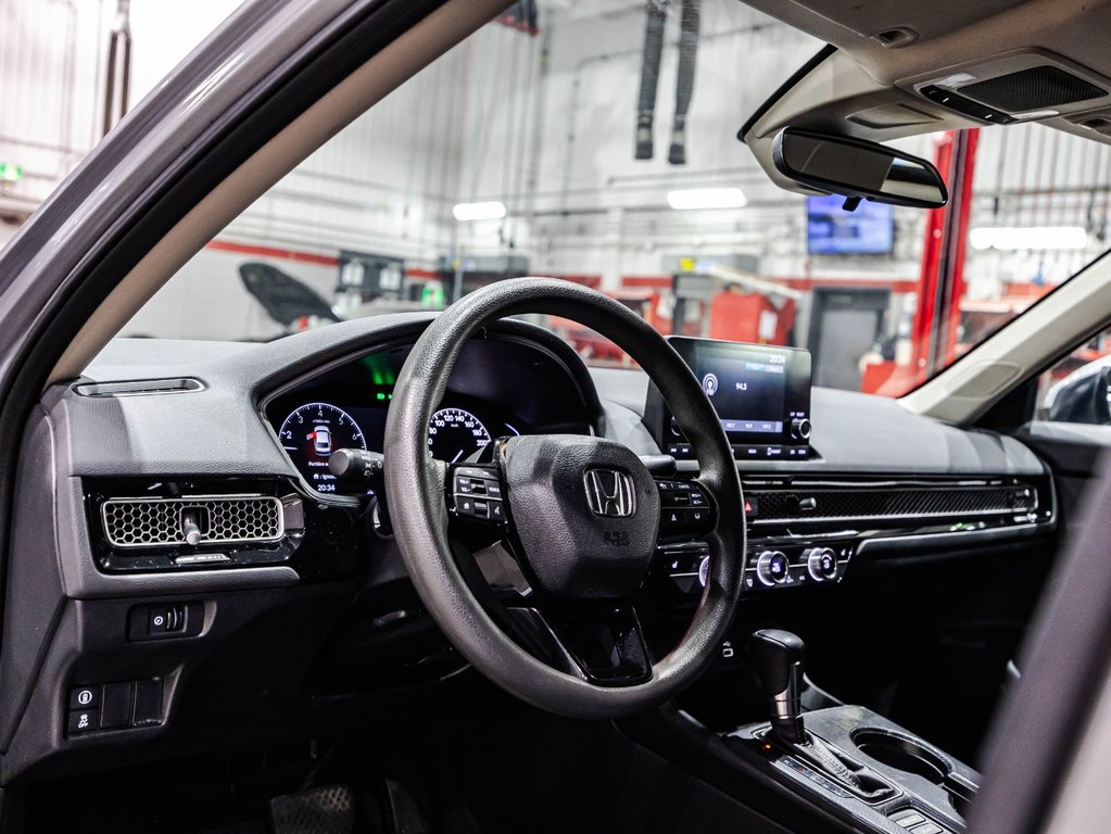 Honda Civic Sedan LX 2023 à , Québec - 18 - w1024h768px