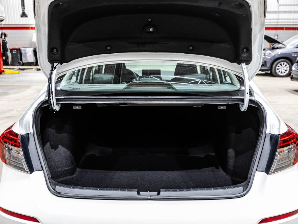 Honda Civic Sedan LX 2023 à Montréal, Québec - 15 - w1024h768px