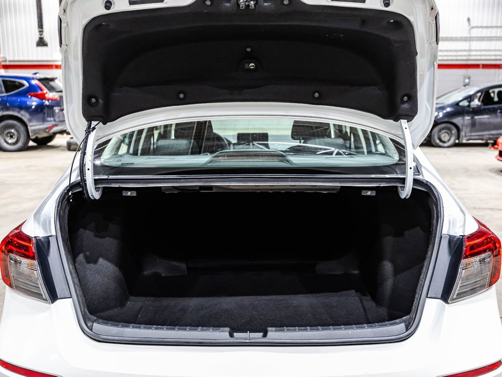 Honda Civic Sedan LX 2023 à Montréal, Québec - 15 - w1024h768px