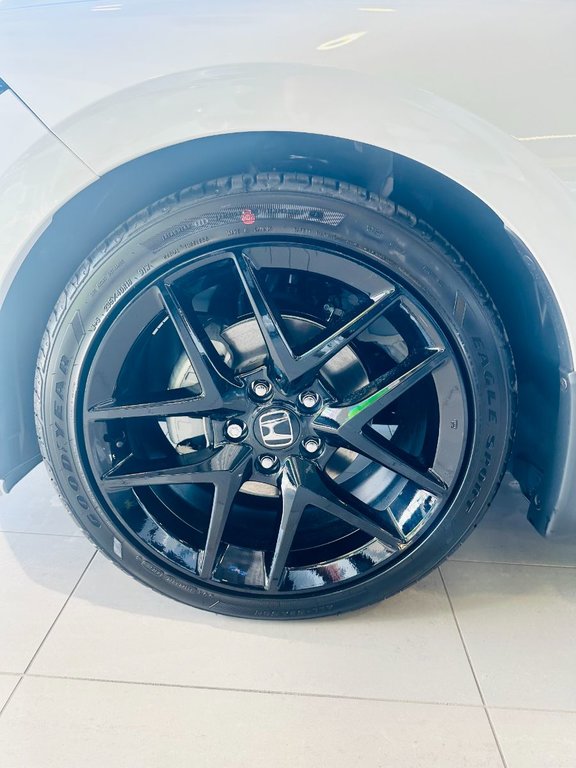 2026 Honda Civic Sedan SPORT RED BULL DEMO in , Quebec - 8 - w1024h768px