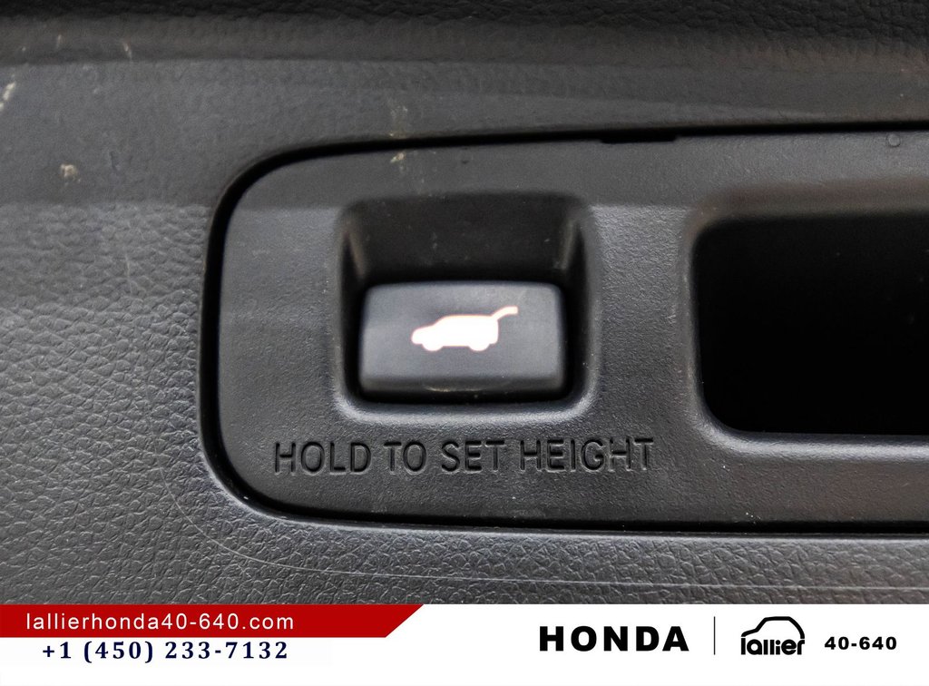 2023 Honda CR-V Hybrid Touring in Montréal, Quebec - 17 - w1024h768px