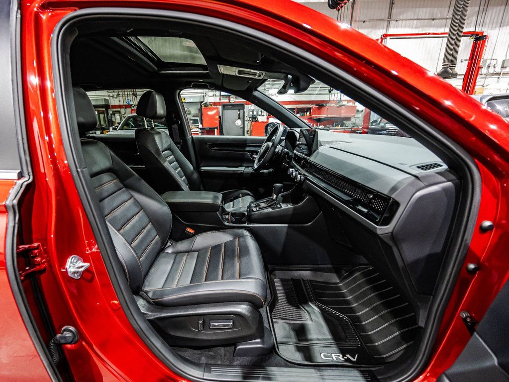 2024 Honda CR-V HYBRID Touring in Lachenaie, Quebec - 19 - w1024h768px