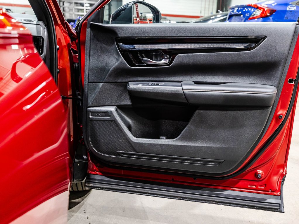 2024 Honda CR-V HYBRID Touring in Lachenaie, Quebec - 18 - w1024h768px