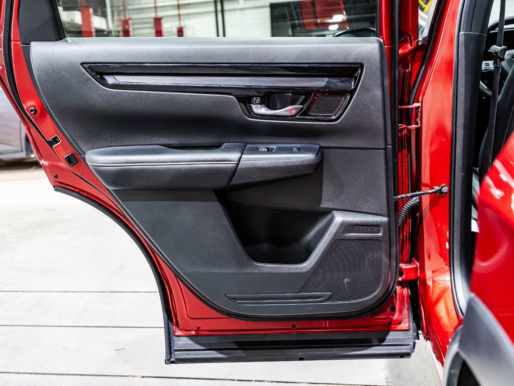 2024 Honda CR-V HYBRID Touring in Lachenaie, Quebec - 13 - w1024h768px