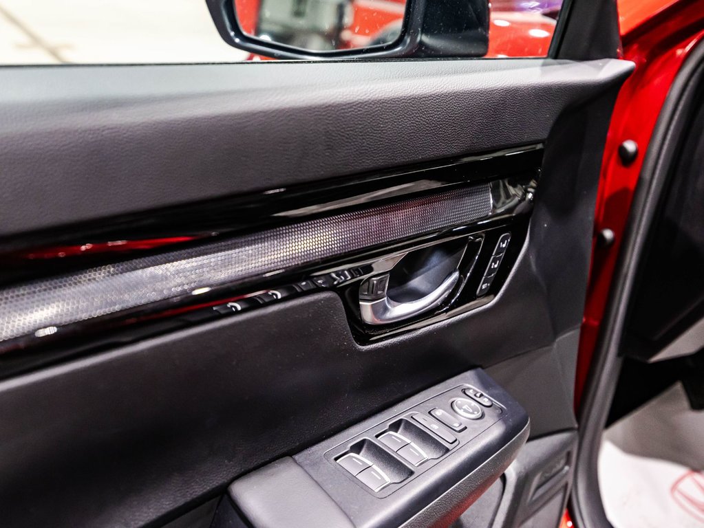 2024 Honda CR-V HYBRID Touring in Lachenaie, Quebec - 11 - w1024h768px