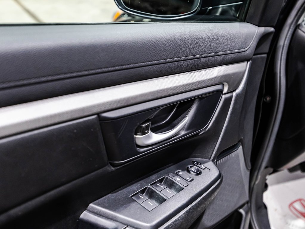 2017 Honda CR-V LX in Lachenaie, Quebec - 11 - w1024h768px