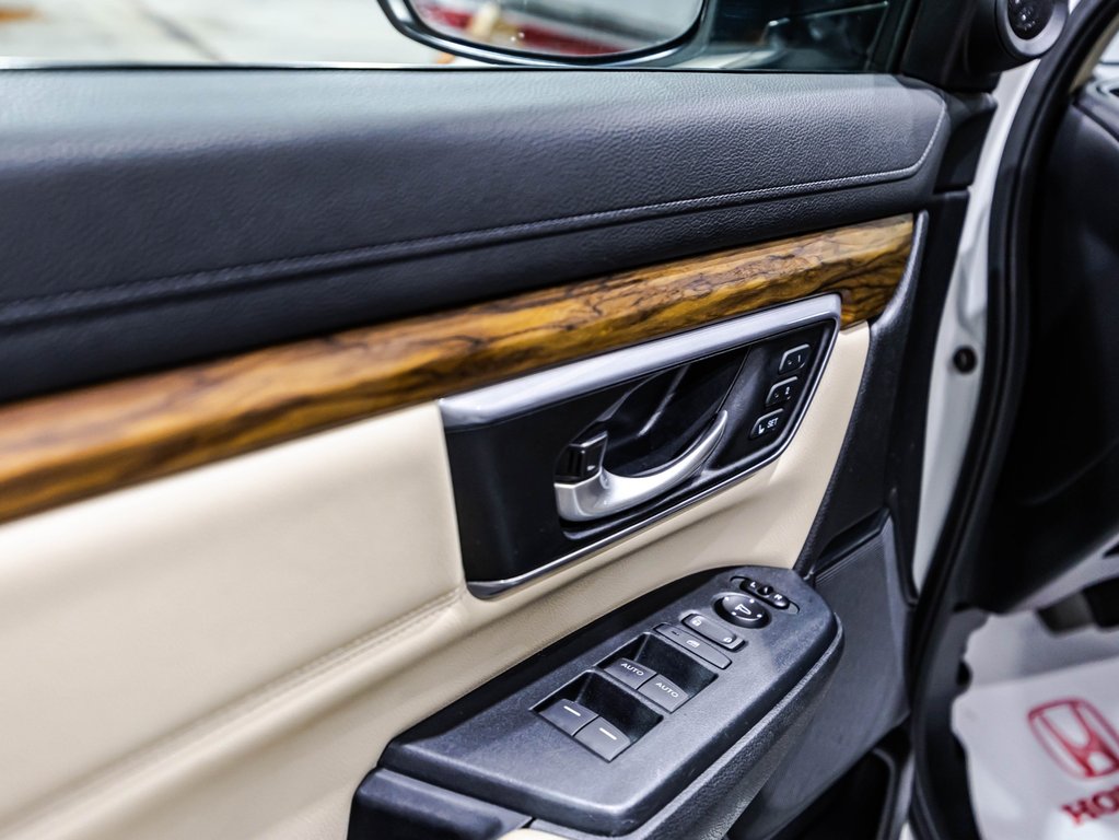 Honda CR-V Touring 2017 à Lachenaie, Québec - 11 - w1024h768px