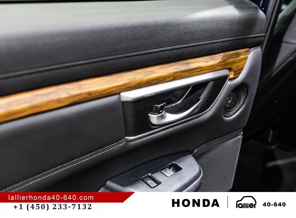 2019 Honda CR-V Touring in Montréal, Quebec - 12 - w1024h768px
