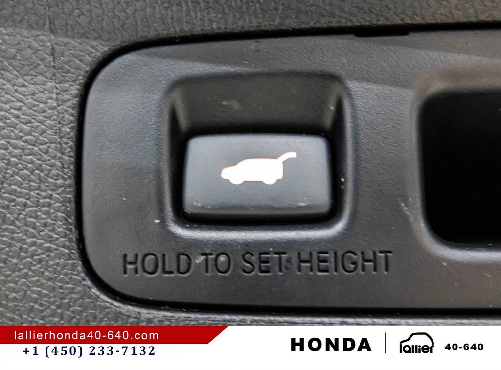 2019 Honda CR-V Touring in Montréal, Quebec - 16 - w1024h768px
