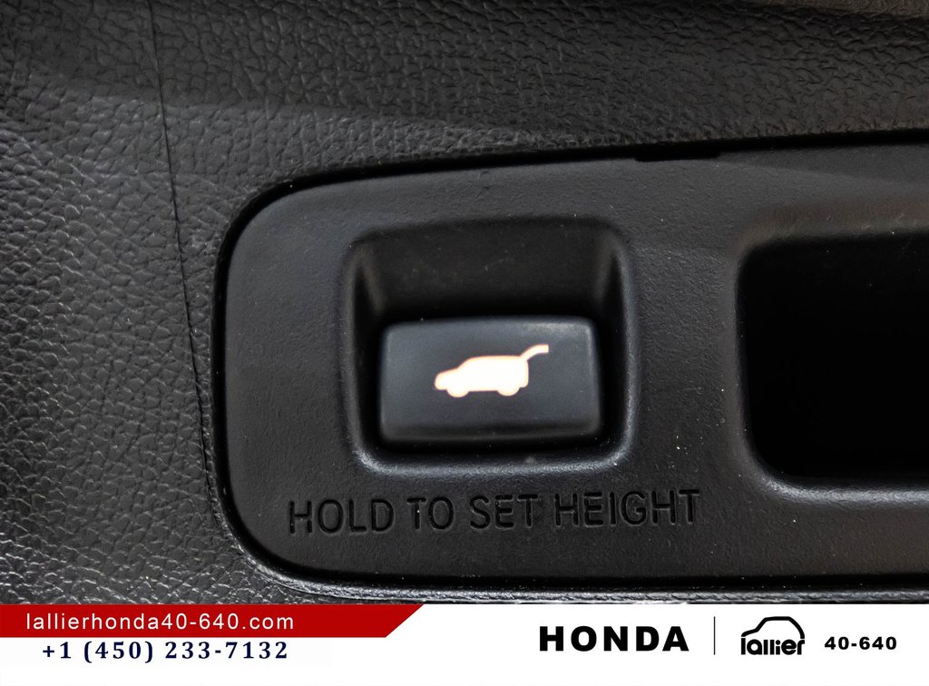 2022 Honda CR-V TOURING in Montréal, Quebec - 16 - w1024h768px