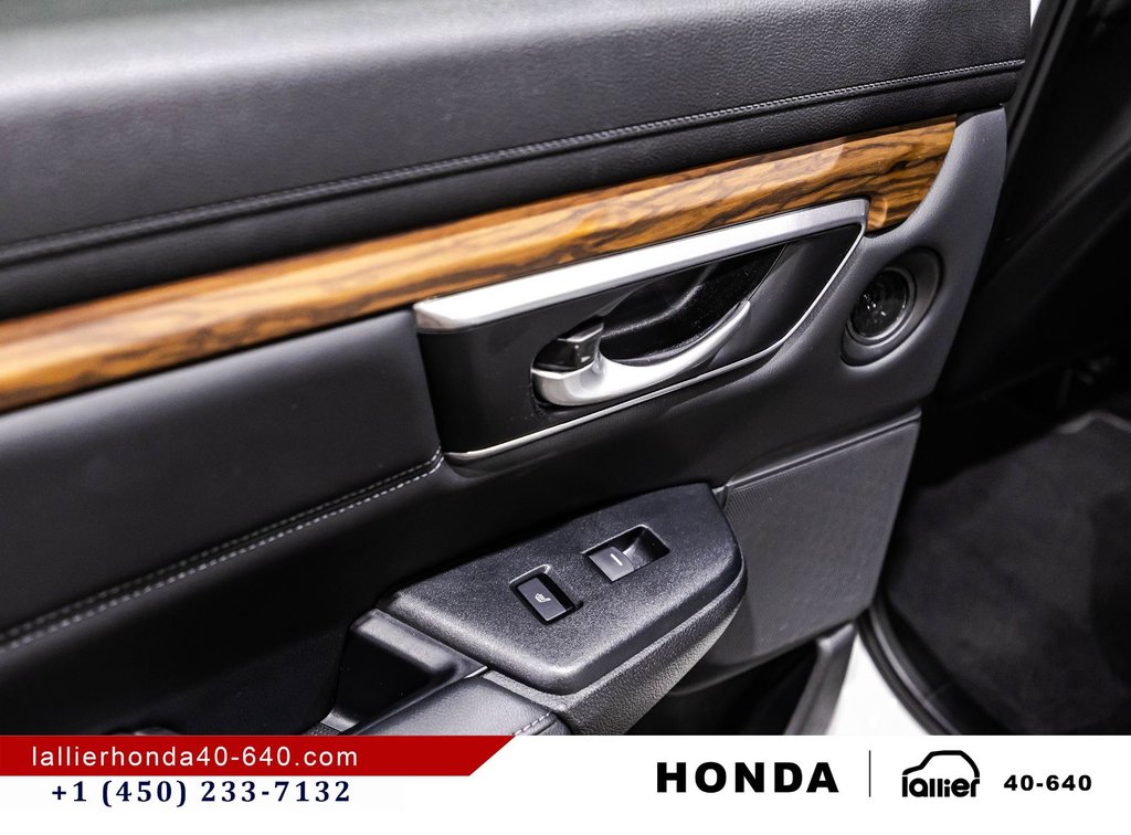 2022 Honda CR-V TOURING in Montréal, Quebec - 12 - w1024h768px