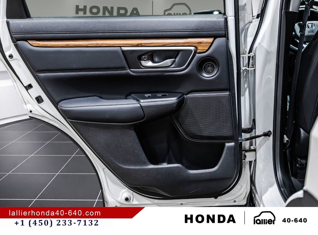 2022 Honda CR-V TOURING in Montréal, Quebec - 13 - w1024h768px