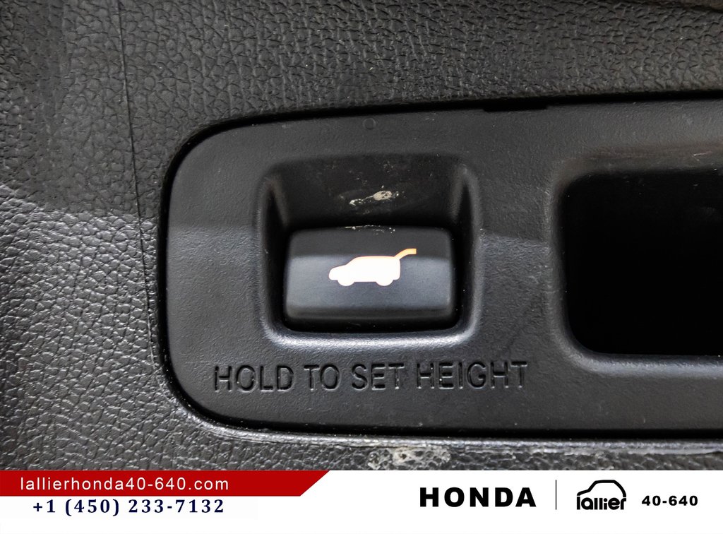 2022 Honda CR-V TOURING in Montréal, Quebec - 16 - w1024h768px