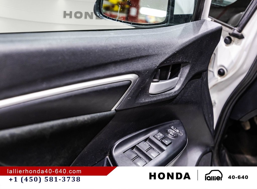 2018 Honda Fit LX in Lachenaie, Quebec - 11 - w1024h768px