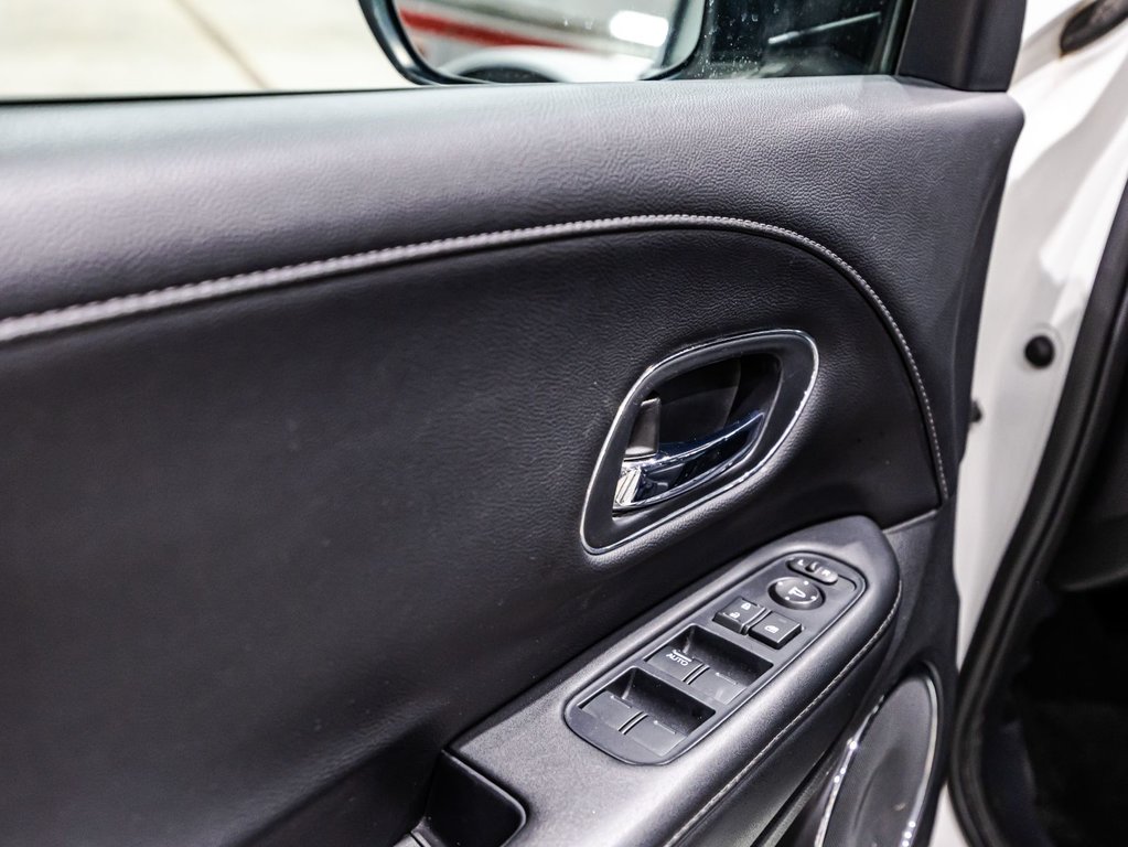 2020 Honda HR-V Touring in Montreal, Quebec - 12 - w1024h768px
