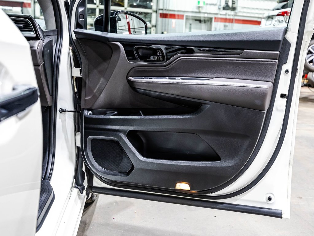 2018 Honda Odyssey Touring in Lachenaie, Quebec - 19 - w1024h768px
