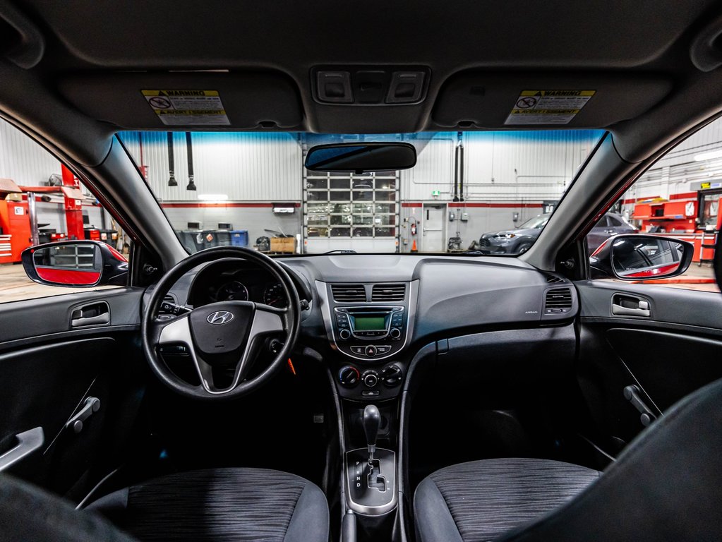 2015  Accent LE in Montreal, Quebec - 14 - w1024h768px