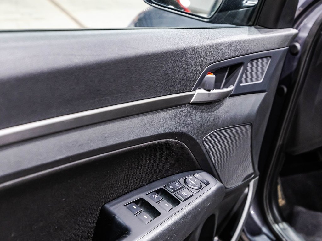 Hyundai Elantra Preferred 2020 à Lachenaie, Québec - 11 - w1024h768px