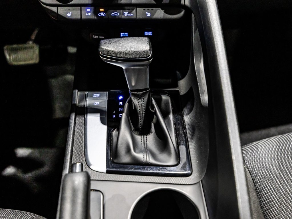 Hyundai Elantra Essential 2021 à , Québec - 24 - w1024h768px