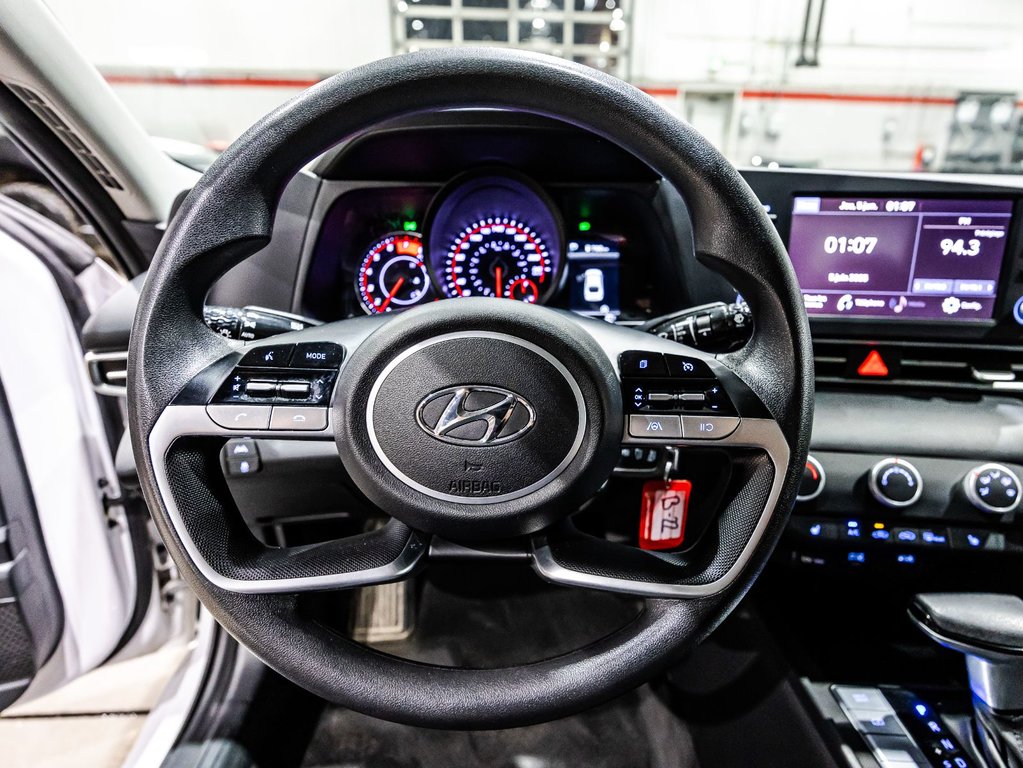 Hyundai Elantra Essential 2021 à , Québec - 21 - w1024h768px
