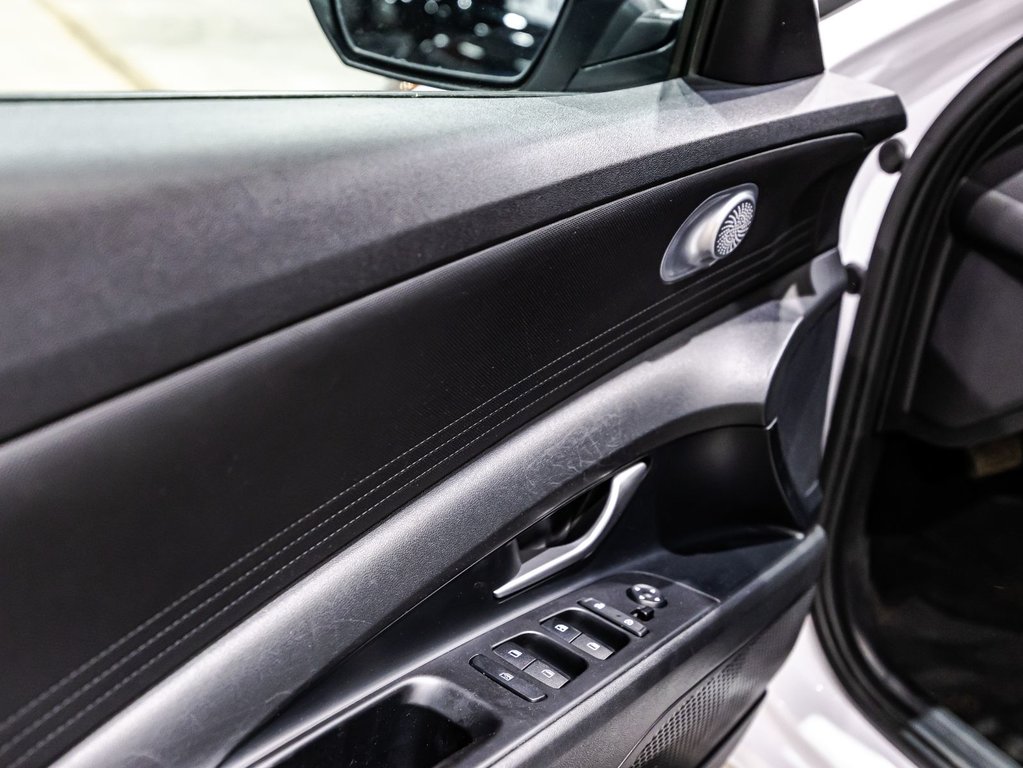 Hyundai Elantra Essential 2021 à , Québec - 11 - w1024h768px