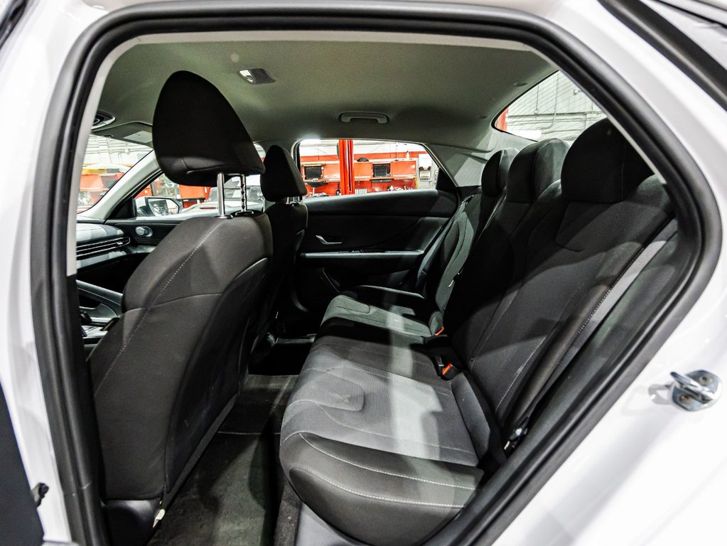 Hyundai Elantra Essential 2021 à , Québec - 13 - w1024h768px