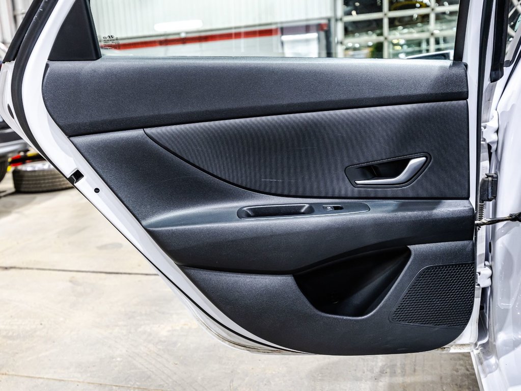 Hyundai Elantra Essential 2021 à , Québec - 12 - w1024h768px