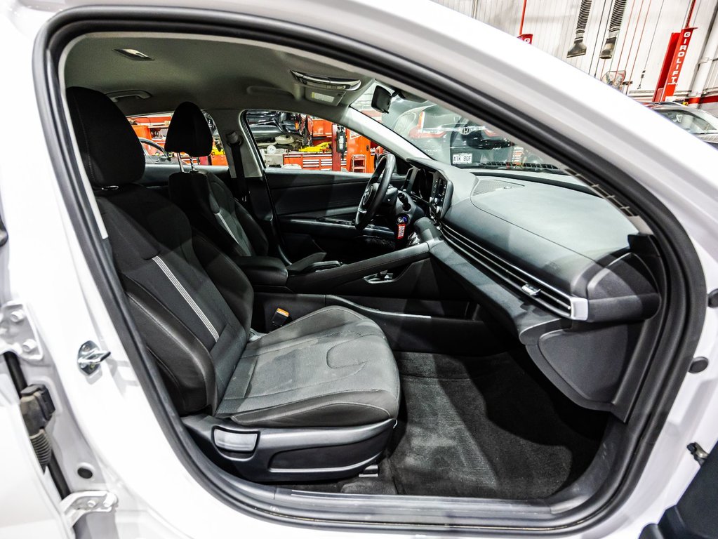 Hyundai Elantra Essential 2021 à , Québec - 17 - w1024h768px