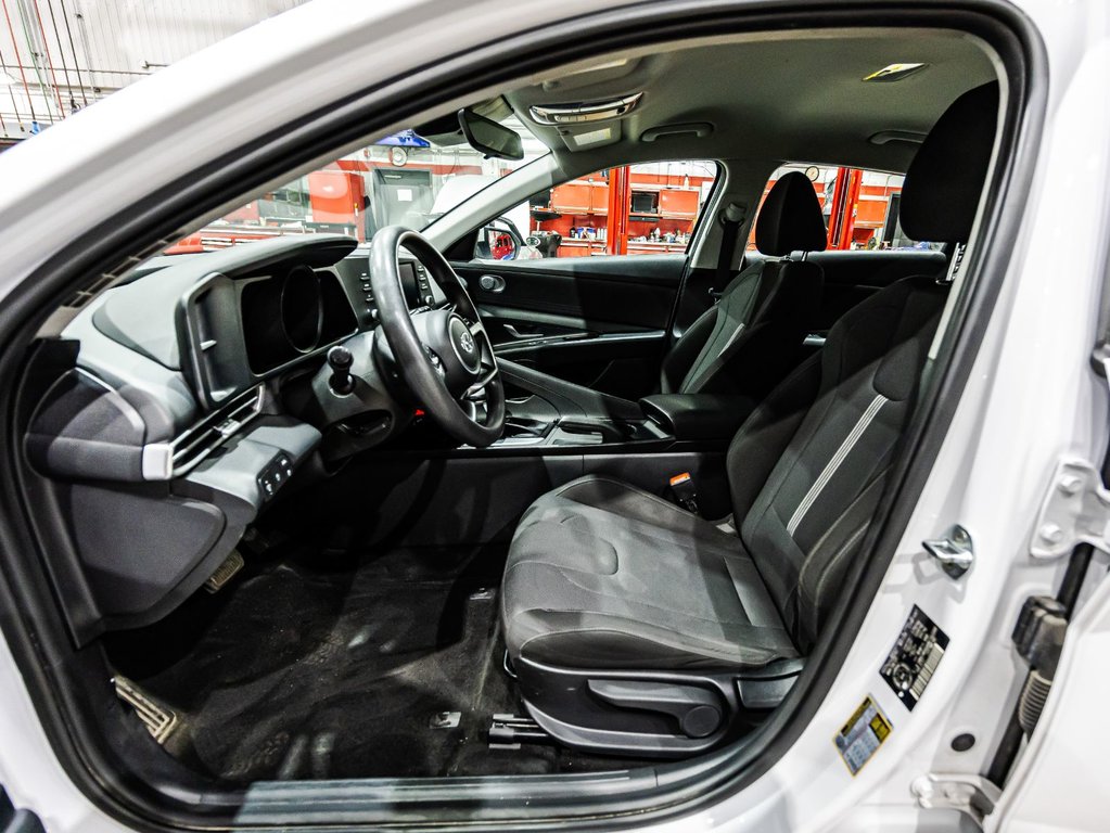 Hyundai Elantra Essential 2021 à , Québec - 18 - w1024h768px