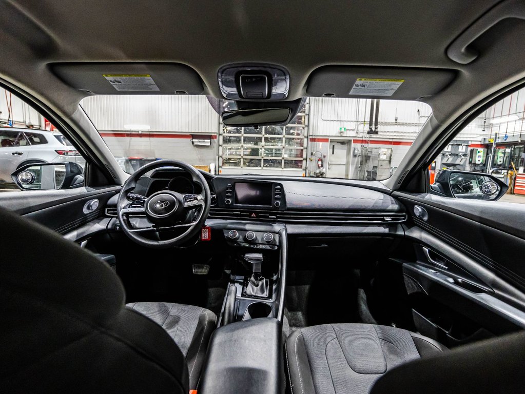Hyundai Elantra Essential 2021 à , Québec - 14 - w1024h768px