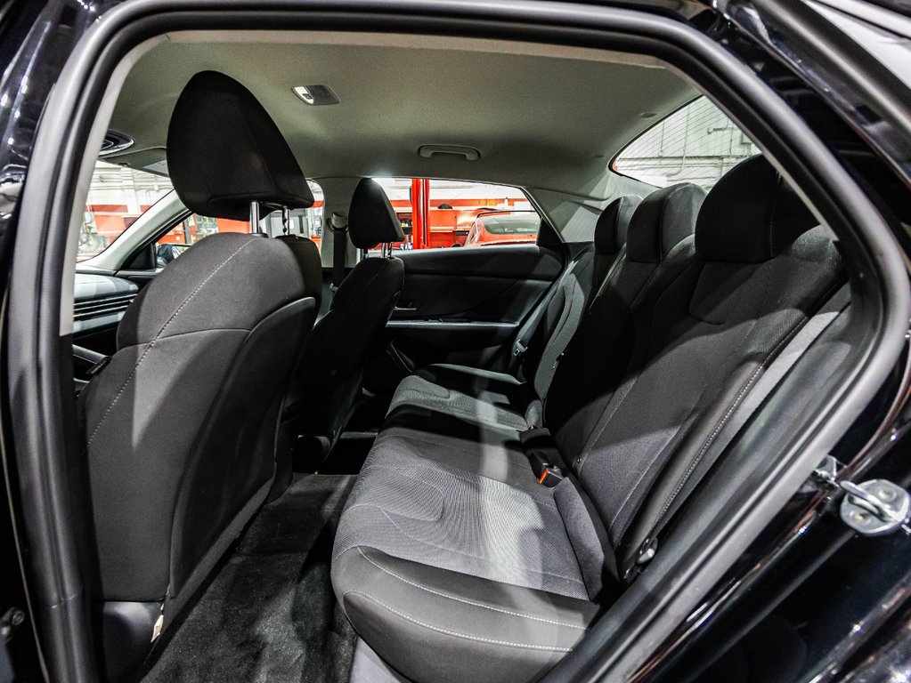 Hyundai Elantra Essential 2021 à , Québec - 13 - w1024h768px