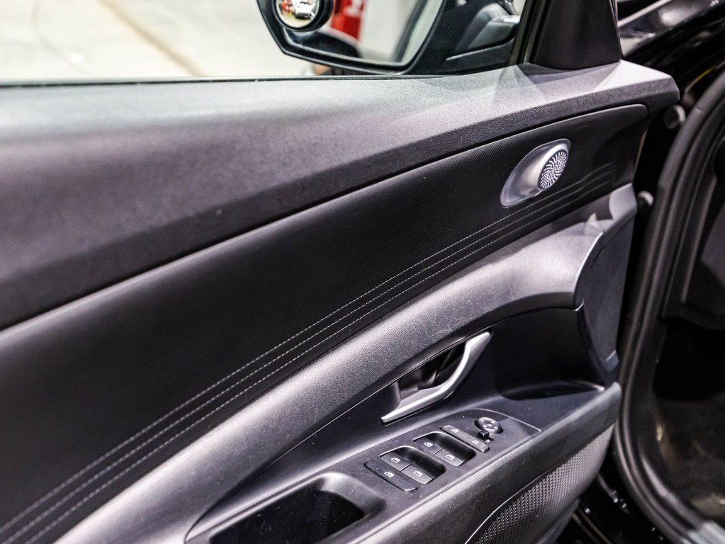 Hyundai Elantra Essential 2021 à , Québec - 11 - w1024h768px
