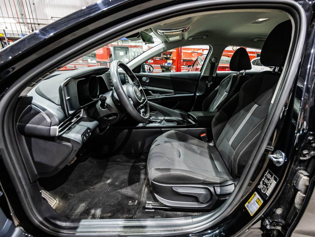 Hyundai Elantra Essential 2021 à , Québec - 18 - w1024h768px
