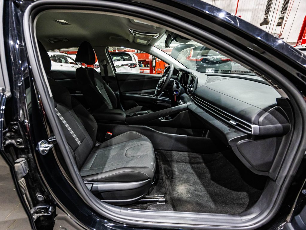 Hyundai Elantra Essential 2021 à , Québec - 17 - w1024h768px