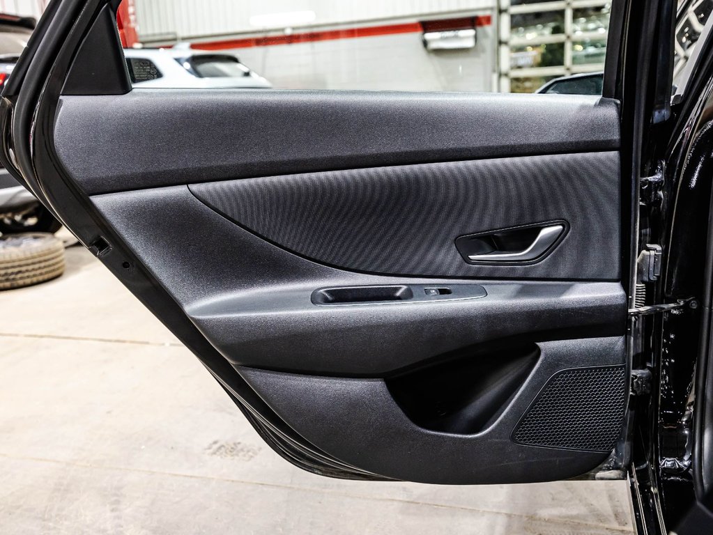 Hyundai Elantra Essential 2021 à , Québec - 12 - w1024h768px