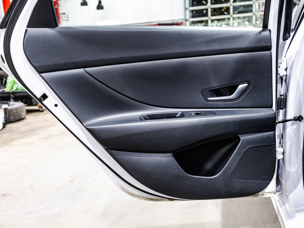 Hyundai Elantra Essential 2021 à Lachenaie, Québec - 12 - w1024h768px