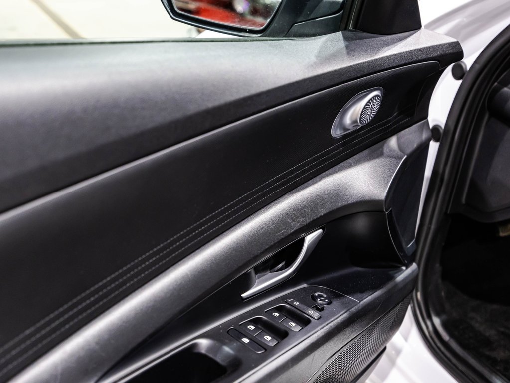 Hyundai Elantra Essential 2021 à Lachenaie, Québec - 11 - w1024h768px